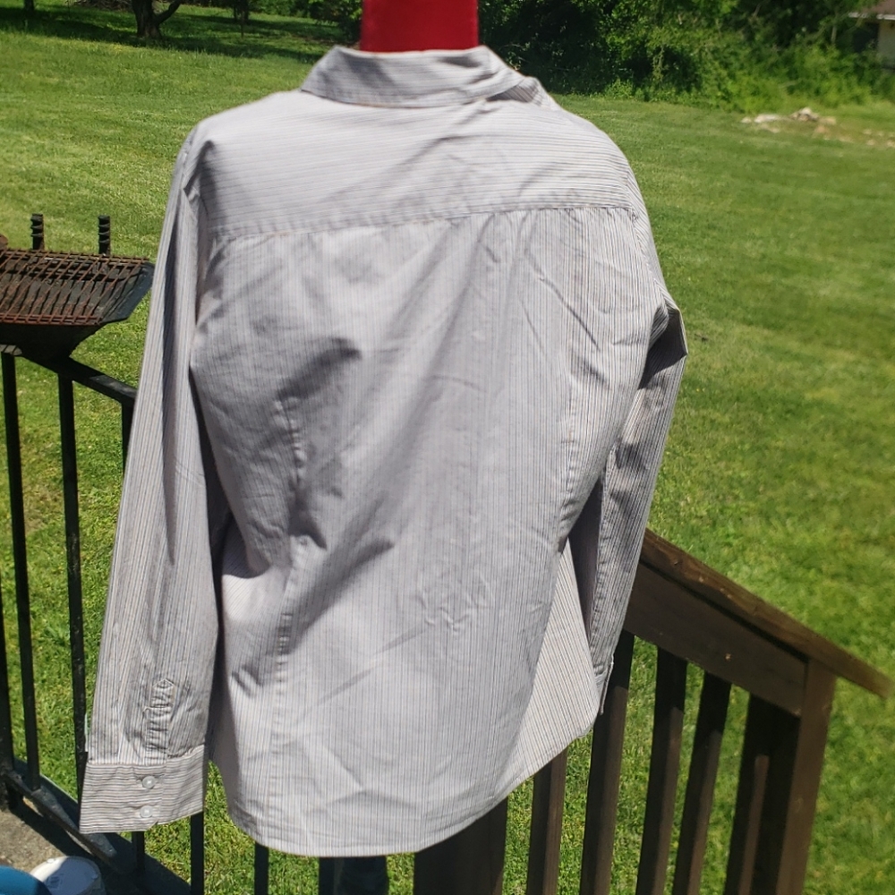 Button down - Picture 2 of 2